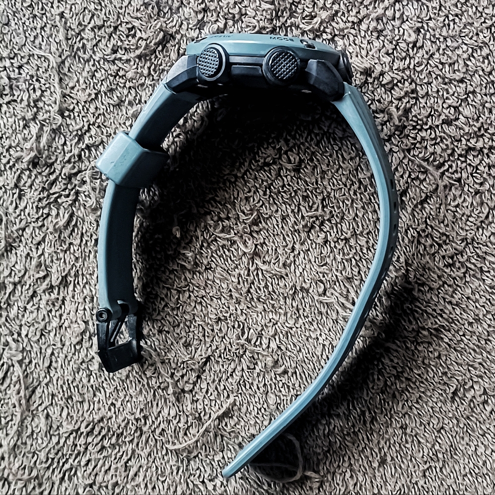 CASIO G-SHOCK - GA2000SU-2A ( UNISEX ) - Picture 7 of 11